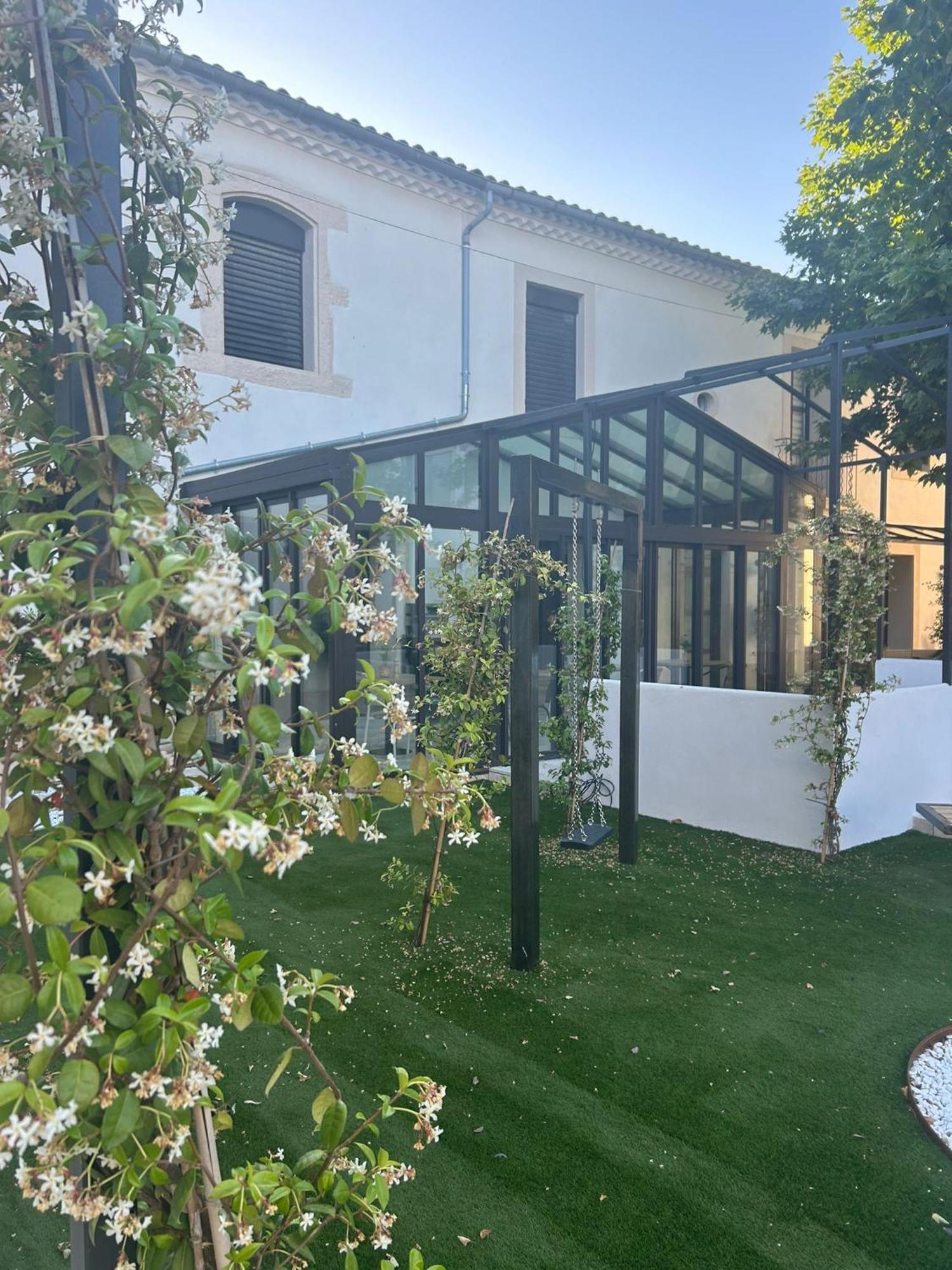 Les Marronniers Bed & Breakfast Laverune Exterior photo