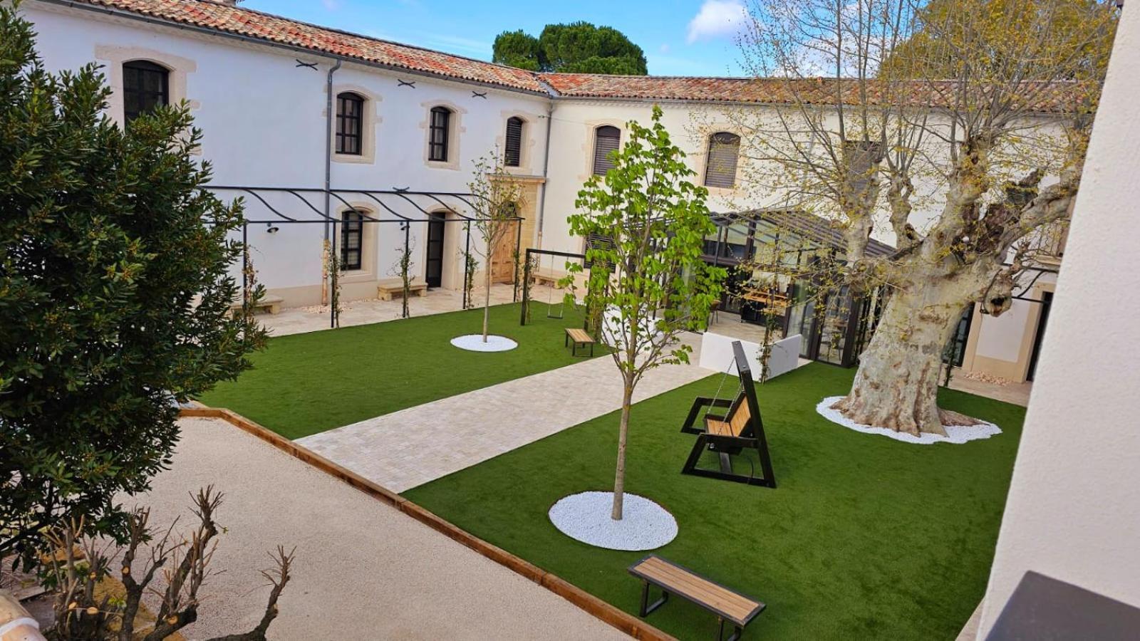 Les Marronniers Bed & Breakfast Laverune Exterior photo